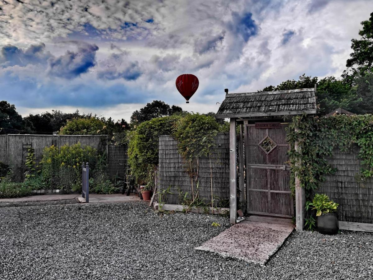 The Garden Lodge Llynclys Eksteriør bilde